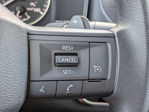 Used 2025 Nissan Rogue S image 30