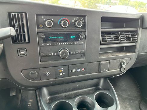 Used 2018 Chevrolet Express 3500 Extended w/ Driver Convenience Package RWD image 8