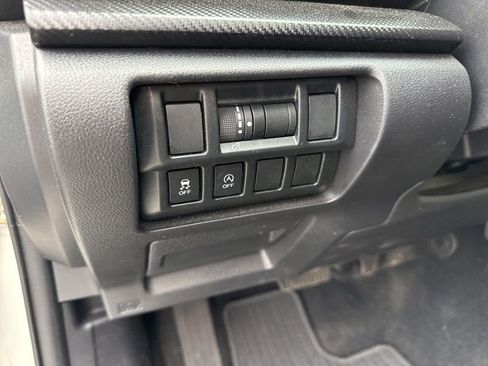 Used 2022 Subaru Crosstrek 2.0i AWD/4WD image 16