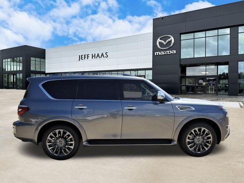 Used 2024 Nissan Armada Platinum w/ Captain's Chairs Package RWD image 5