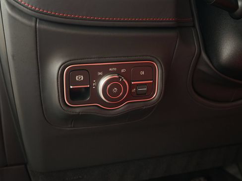 Used 2025 Mercedes-Benz G 63 AMG 4MATIC image 31