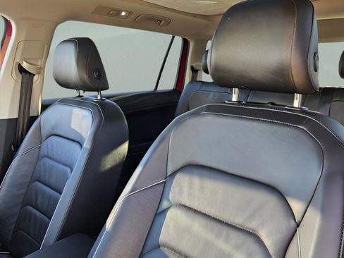 Used 2018 Volkswagen Tiguan SEL Premium image 20