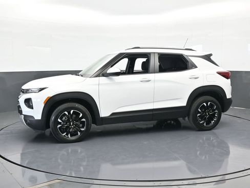 Used 2022 Chevrolet TrailBlazer LT w/ Driver Confidence Package image 2