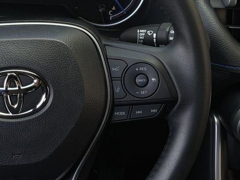 Used 2025 Toyota RAV4 SE AWD/4WD image 16