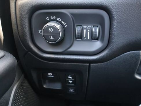 New 2026 RAM 1500 4x4 Crew Cab image 15