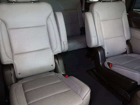 Used 2023 GMC Yukon SLT w/ SLT Luxury Package RWD image 20