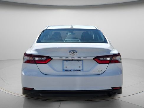 Used 2021 Toyota Camry LE image 5