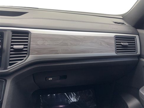 Used 2021 Volkswagen Atlas Cross Sport SE image 57