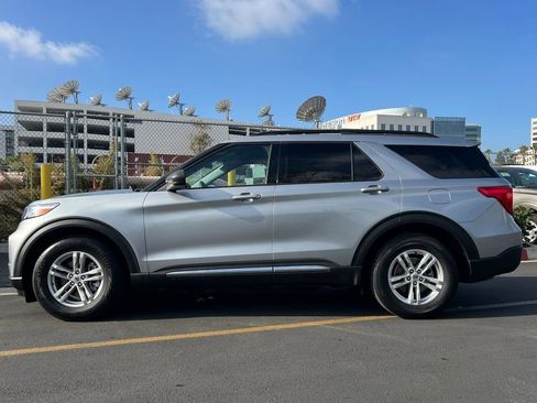 Certified 2022 Ford Explorer XLT w/ Equipment Group 202A image 9