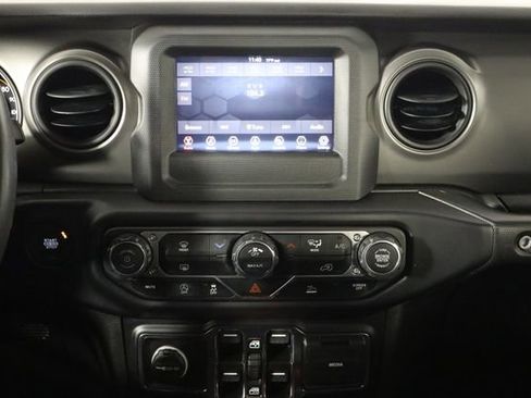 Used 2022 Jeep Wrangler Unlimited Sport AWD/4WD image 25