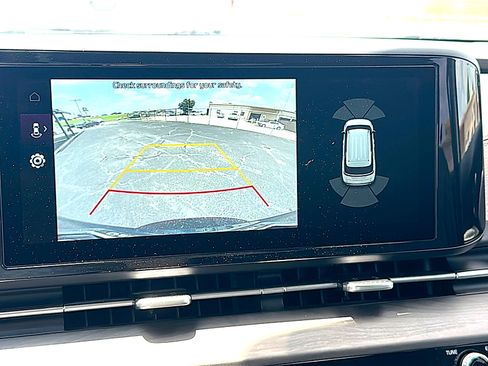 Used 2023 Kia Carnival EX FWD image 34