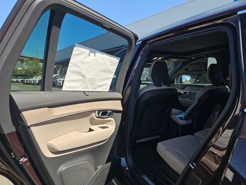 New 2026 Volvo XC90 T8 Ultra w/ Protection Package Premier AWD/4WD image 16
