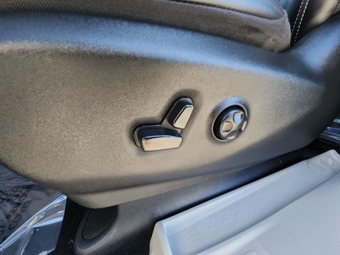 Certified 2023 Chrysler Pacifica Touring-L image 14