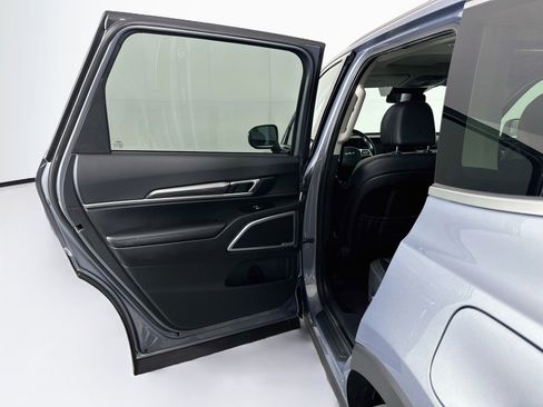 Used 2025 Kia Telluride S FWD image 27