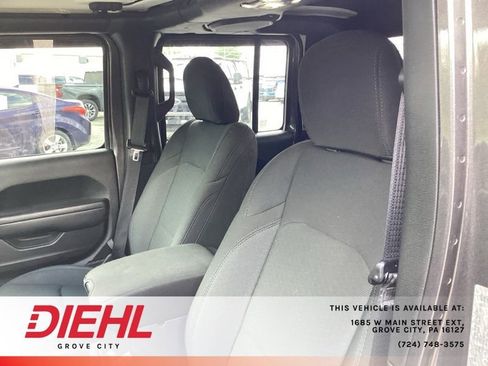 Used 2023 Jeep Gladiator Sport AWD/4WD image 17