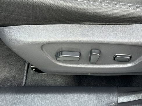 Used 2020 Nissan Rogue SV image 15