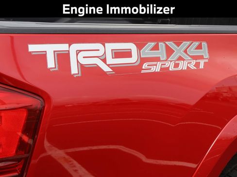 Used 2017 Toyota Tacoma TRD Sport w/ Tow Package AWD/4WD image 10