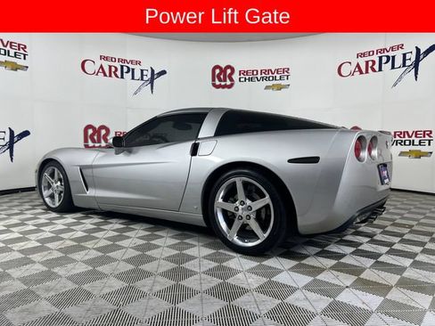 Used 2007 Chevrolet Corvette Coupe w/ Preferred Equipment Group RWD image 6
