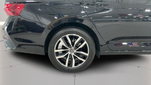Used 2026 Volkswagen Jetta SE FWD image 22
