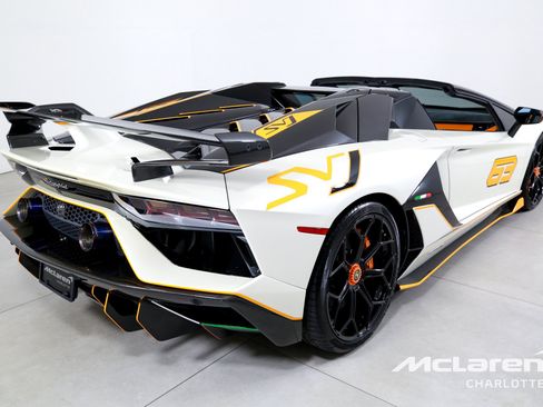Used 2021 Lamborghini Aventador SVJ AWD/4WD image 10