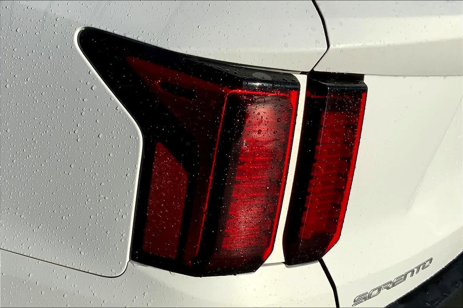 Used 2023 Kia Sorento LX AWD/4WD image 28