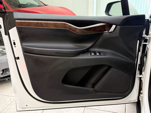 Used 2018 Tesla Model X 100D image 16