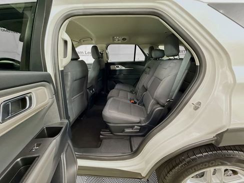 Used 2025 Ford Explorer Active AWD/4WD image 24