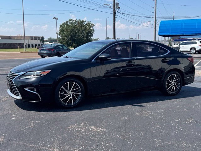 Used 2017 Lexus ES 350 w/ Luxury Package FWD image 3