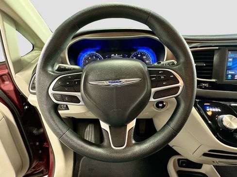 Used 2019 Chrysler Pacifica L FWD image 12