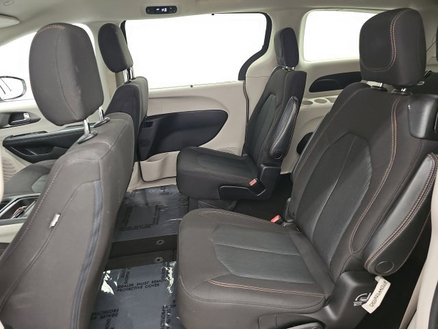 Used 2020 Chrysler Pacifica Touring w/ Cold Weather Group FWD image 29