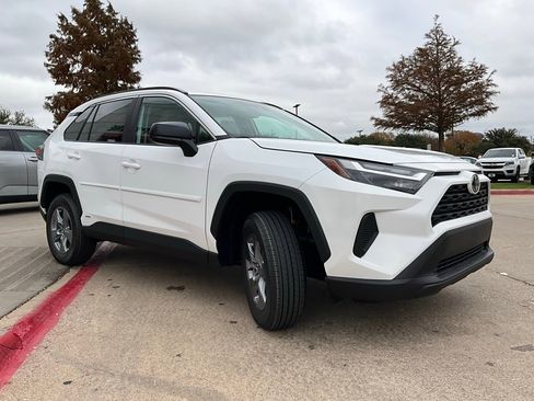 New 2025 Toyota RAV4 LE image 4