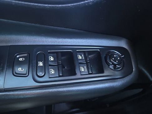 Used 2018 Jeep Renegade Altitude image 17