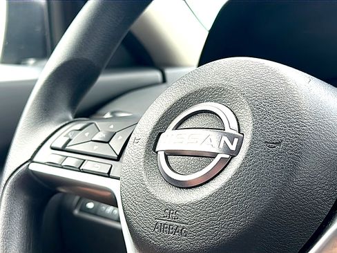 Used 2025 Nissan Altima 2.5 SV FWD image 30