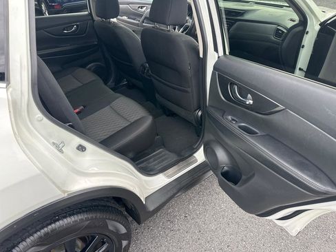 Used 2017 Nissan Rogue SV AWD/4WD image 23