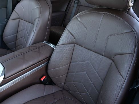 Certified 2024 BMW i7 eDrive50 image 10