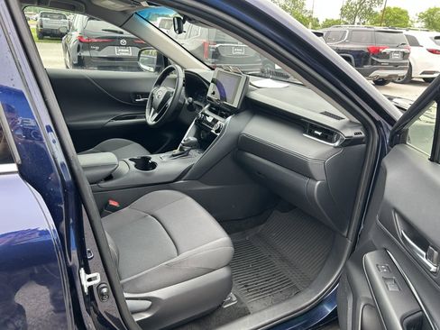 Used 2023 Toyota Venza LE AWD/4WD image 13