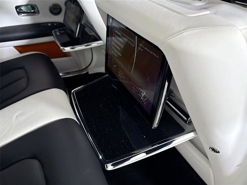 Used 2022 Rolls-Royce Ghost w/ Ghost Package image 35