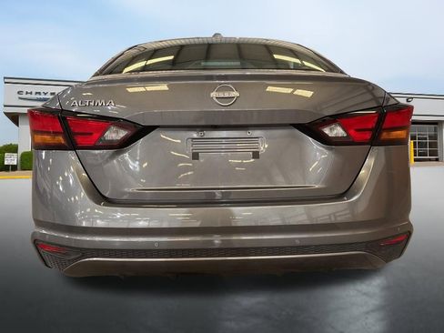 Used 2025 Nissan Altima 2.5 SV image 4