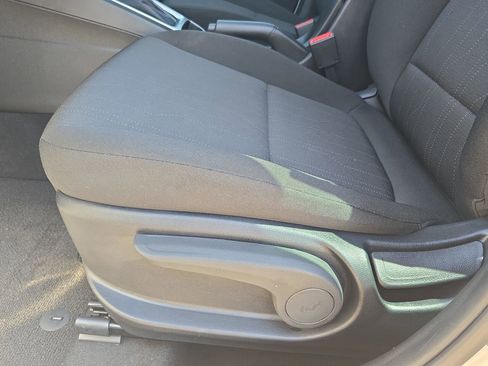 Used 2025 Hyundai Venue SE image 27