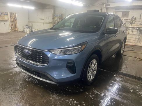 Used 2025 Ford Escape Active AWD/4WD image 8