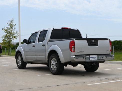 Used 2014 Nissan Frontier SV w/ SV Value Truck Package RWD image 6