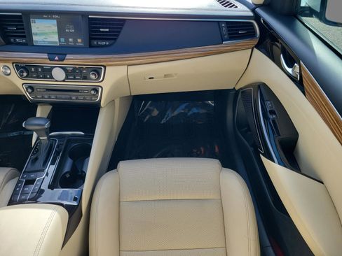 Used 2017 Kia Cadenza Technology image 11