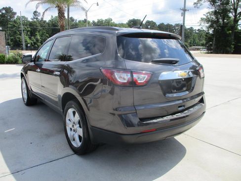 Used 2017 Chevrolet Traverse LT w/ Style and Technology Package FWD image 25