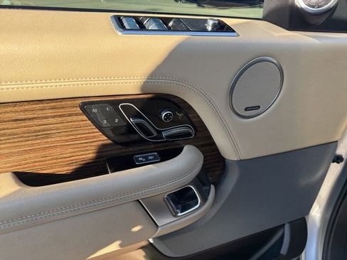 Used 2019 Land Rover Range Rover image 16