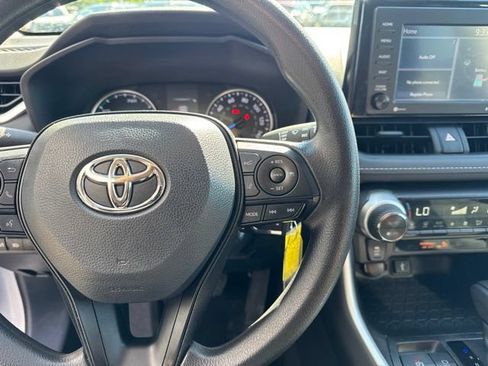 Used 2022 Toyota RAV4 LE AWD/4WD image 13