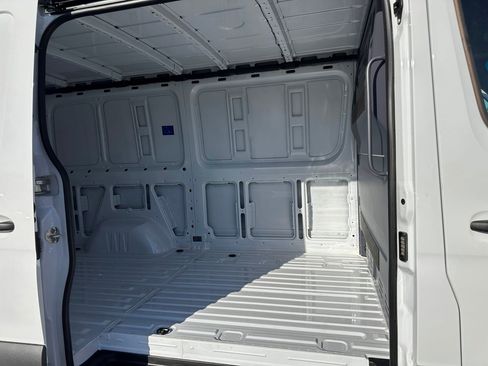 Used 2025 Mercedes-Benz Sprinter 2500 image 18