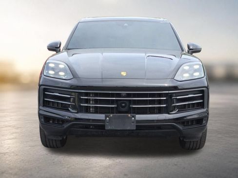 Used 2024 Porsche Cayenne AWD/4WD image 4
