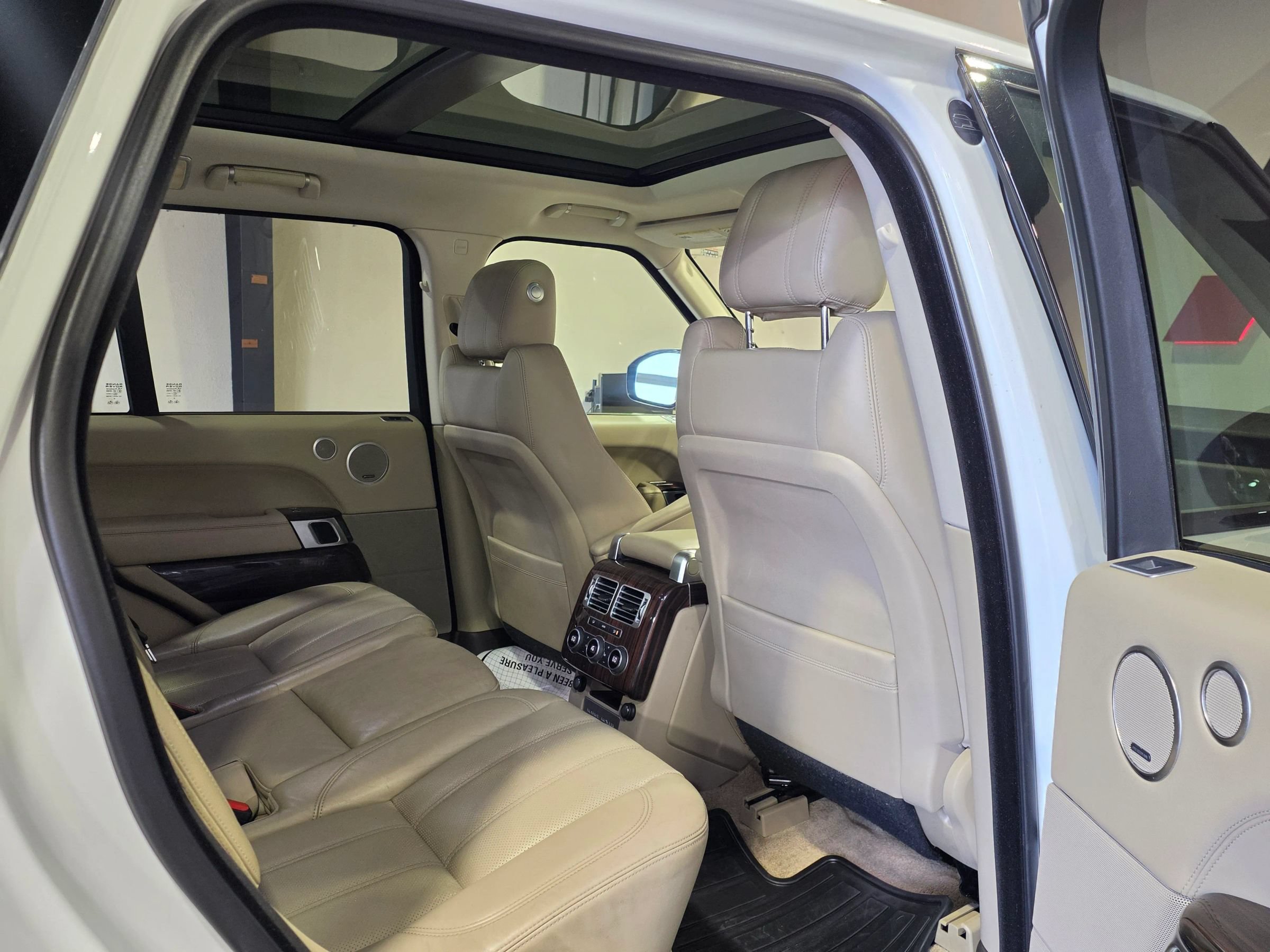 Used 2017 Land Rover Range Rover HSE AWD/4WD image 21