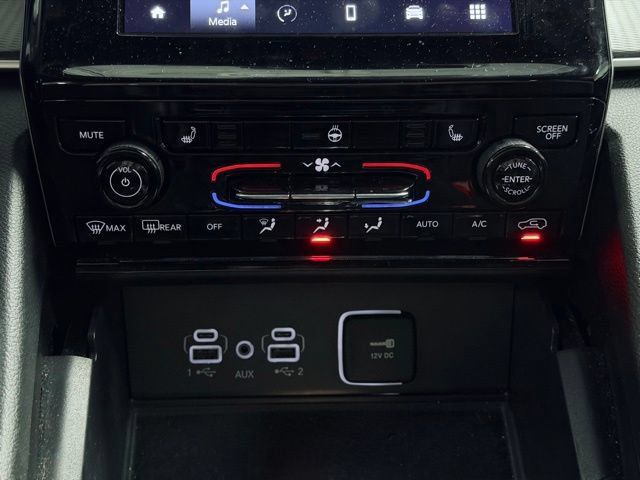 Used 2025 Jeep Grand Cherokee Altitude AWD/4WD image 30