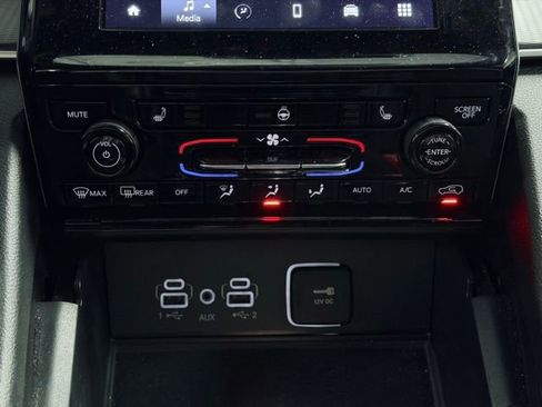 Used 2025 Jeep Grand Cherokee Altitude AWD/4WD image 30